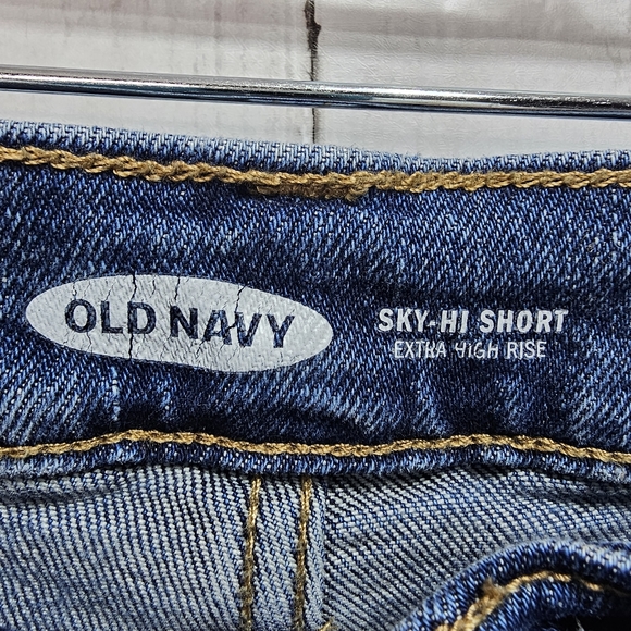 Old Navy Women's Sky-Hi Rise Blue Cotton Stretch Jean Shorts Raw Hem Size 14. - Picture 5 of 7